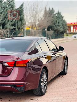 نيسان ألتيما